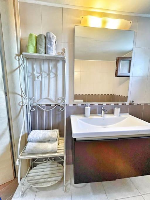 Kathiana Cozy Apartment Екстер'єр фото